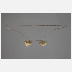 Paar Anhänger mit Haifischzähnen an Kette