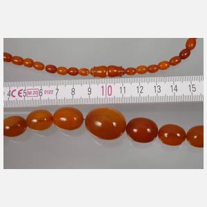 Zwei Teile Bernsteinschmuck