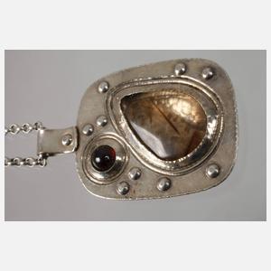 Großer Anhänger mit Steinbesatz