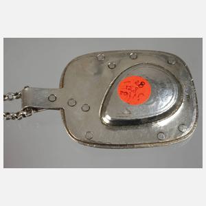 Großer Anhänger mit Steinbesatz