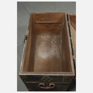 Kleine Runddeckeltruhe Barock