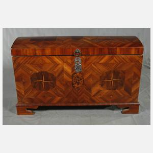 Höfische Runddeckeltruhe barock