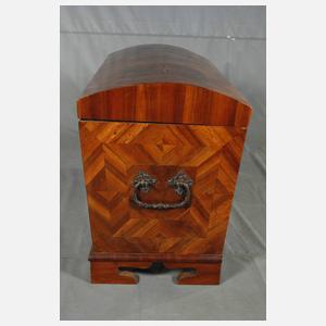 Höfische Runddeckeltruhe barock