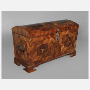 Höfische Runddeckeltruhe barock