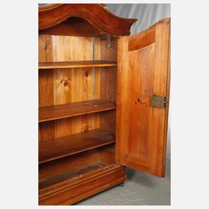 Spätbarocker Wellenschrank