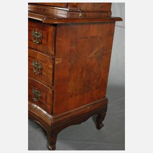 Barocke Aufsatzvitrine