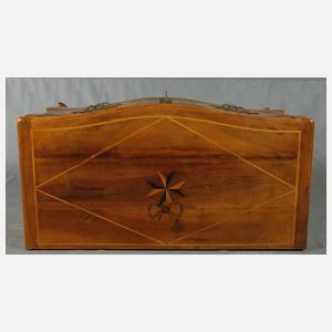 Barockkommode mit Malteserkreuz