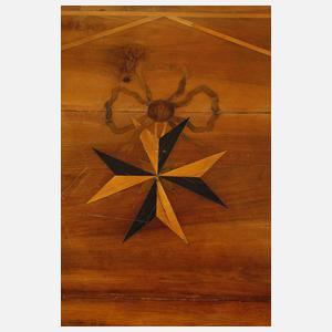 Barockkommode mit Malteserkreuz