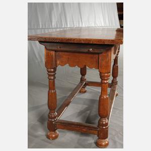 Kleiner barocker Esstisch