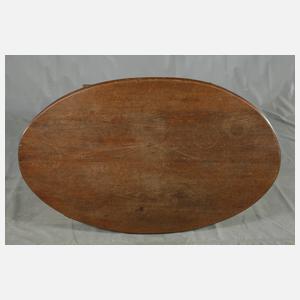 Tisch und vier Brettstühle