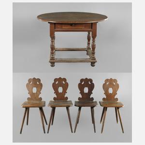Tisch und vier Brettstühle