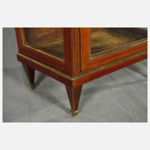 Kleine neoklassizistische Vitrine