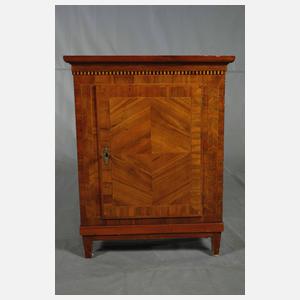 Klassizistischer Kommodenaufsatz