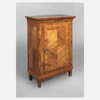 Klassizistischer Kommodenaufsatz111