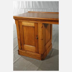 Großer Komturschreibtisch