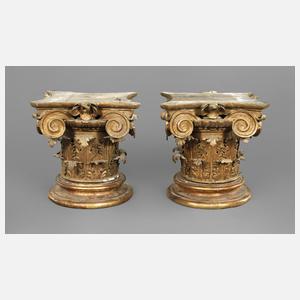 Paar korinthische Kapitelle