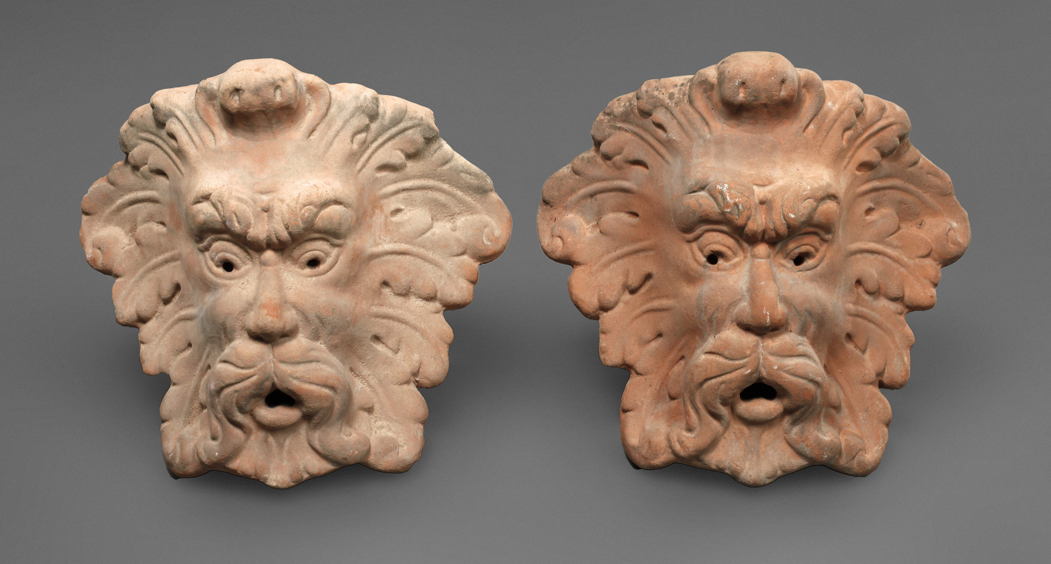 Zwei Masken Terrakotta