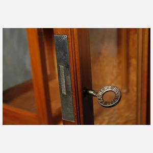 Émile Gallé "Vitrine dite Aux ombelles"