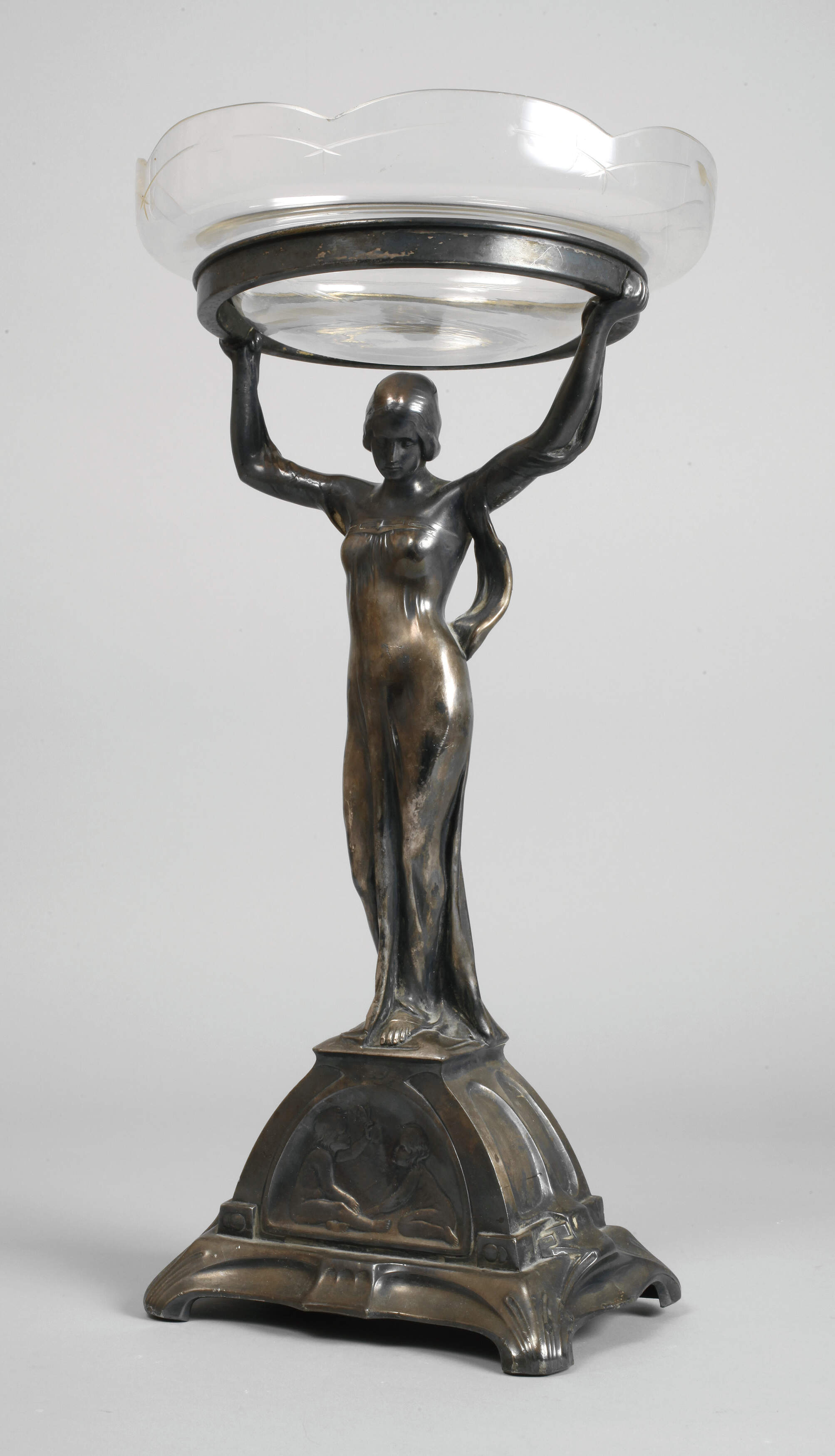 Figürlicher Tafelaufsatz Zinn