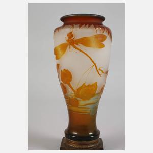 Vase Émile Gallé mit Messingfuß und Libellendekor