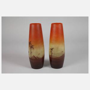 Vasenpaar mit ägyptischen Motiven