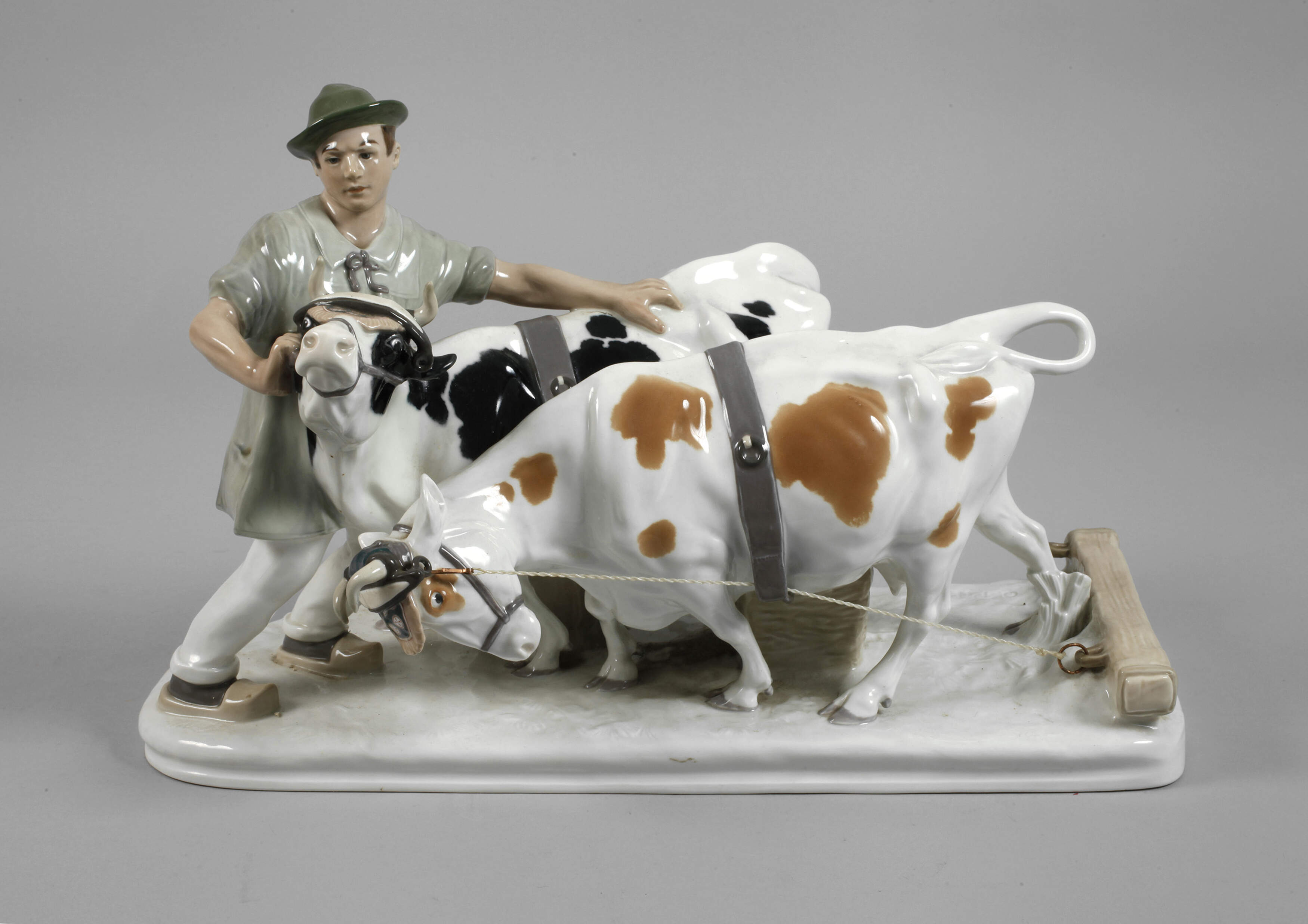 Meissen "Bauer mit Ochsengespann”