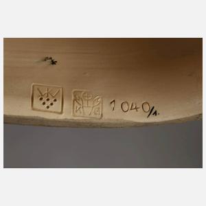 Wiener Keramik "Dame auf Bank"