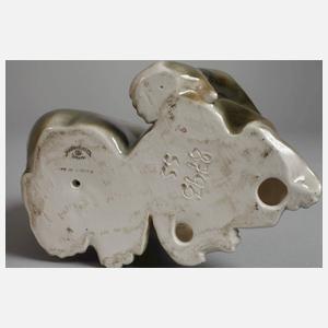 Goldscheider Wien "Zwei sitzende Affen"