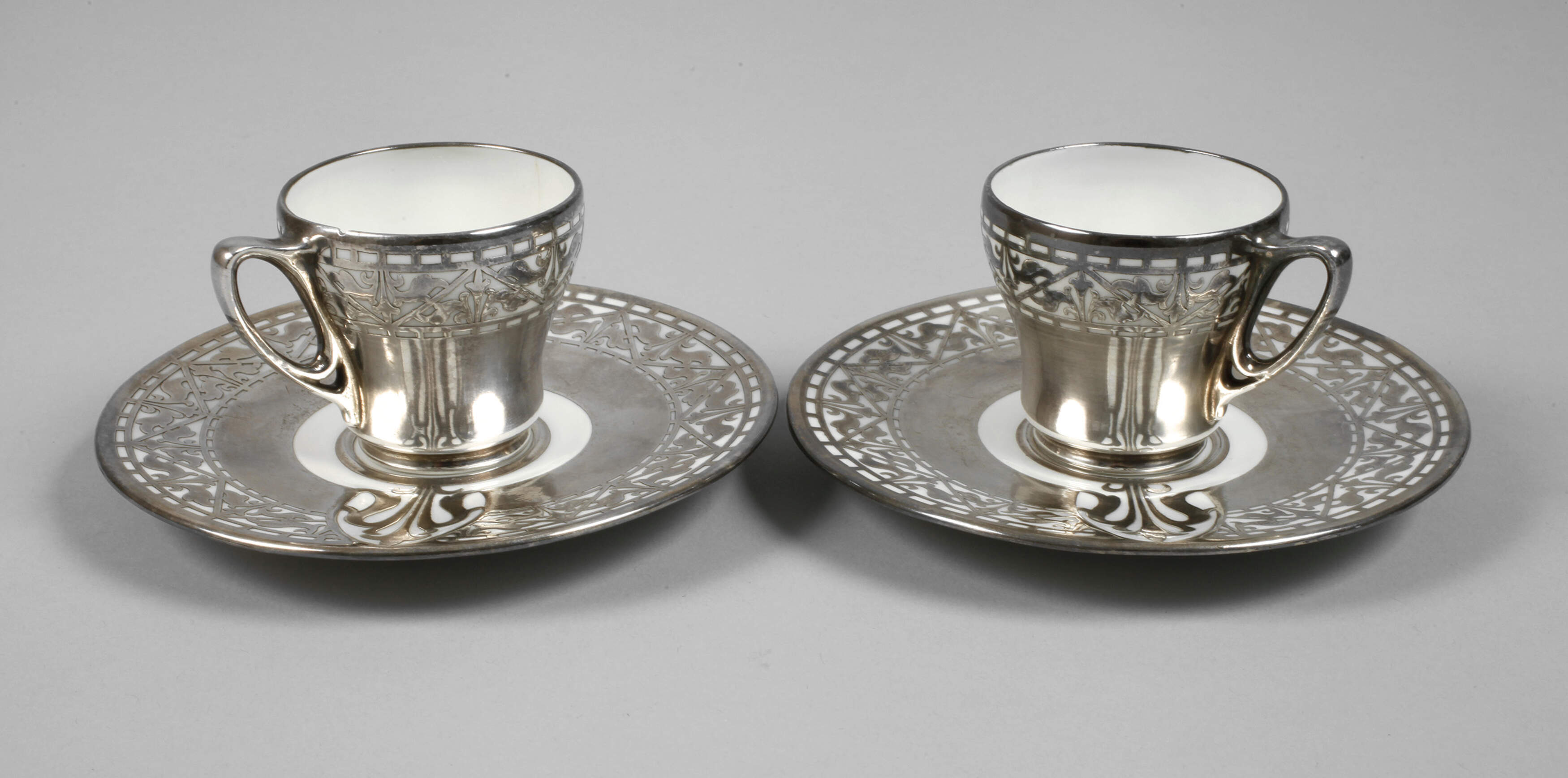 KPM Berlin Paar Mokkatassen Silberoverlay