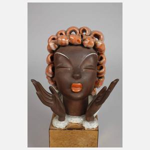 Frauenkopf mit Locken und Kragen