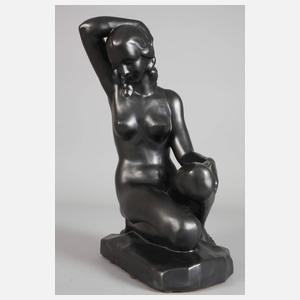 Hockender weiblicher Akt