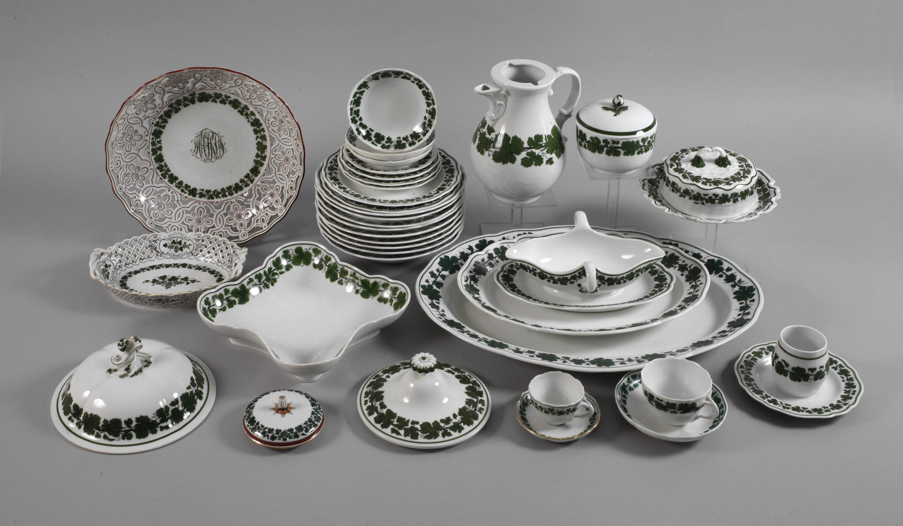 Meissen großes Konvolut Weinlaubdekor