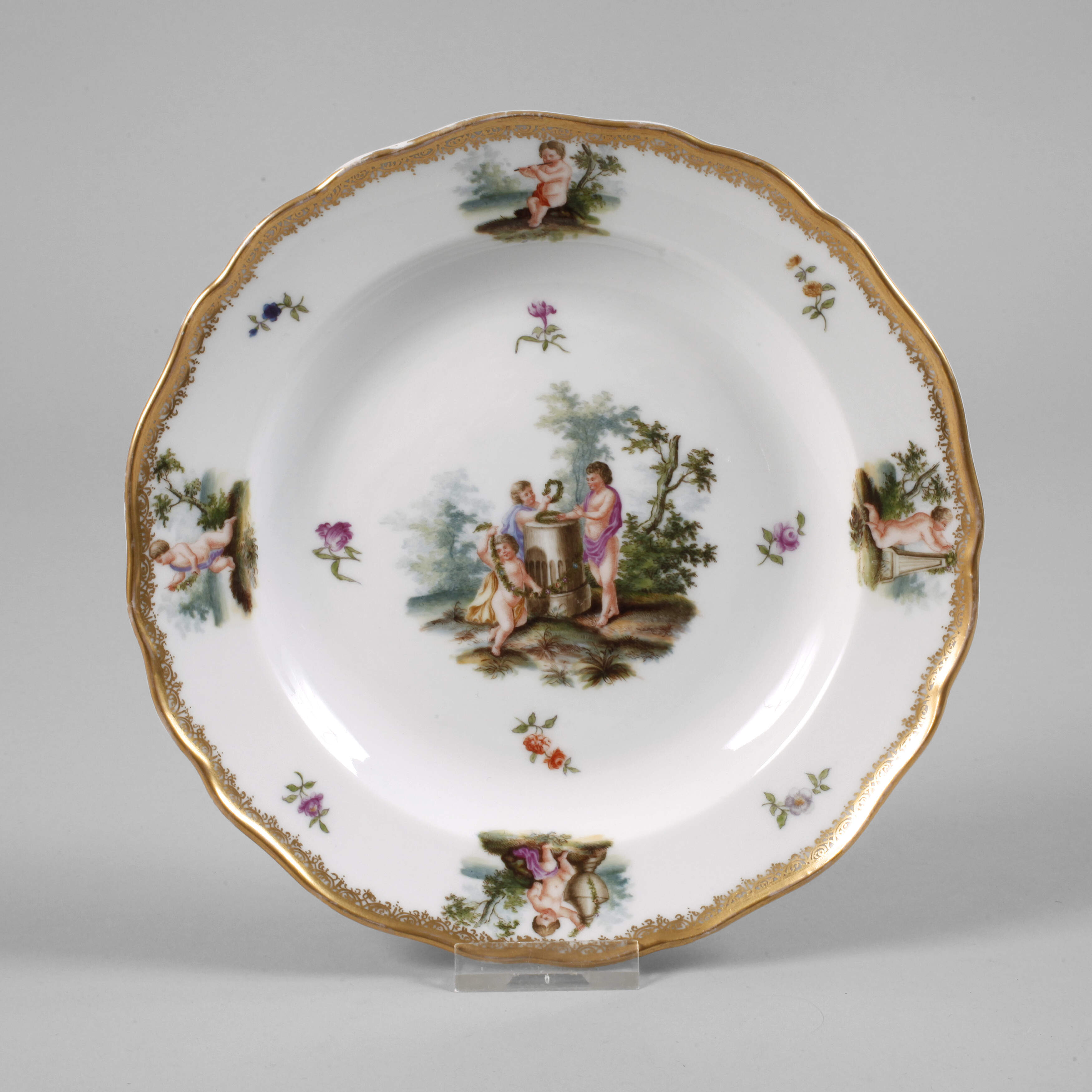 Meissen kleine Zierteller mit Puttenszenen