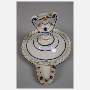 Fayencekanne aus Adelsbesitz