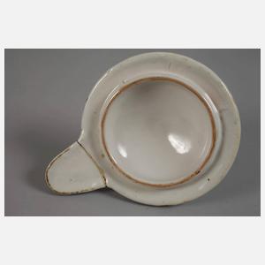 Fayencekanne aus Adelsbesitz