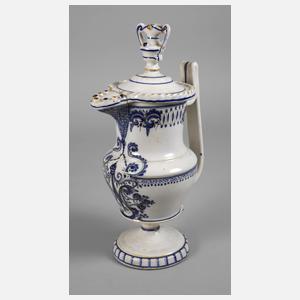 Fayencekanne aus Adelsbesitz