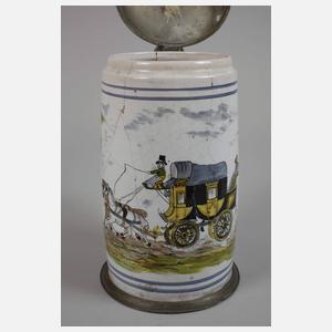 Hochdicker Fayencewalzenkrug mit Postkutsche