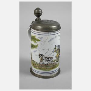 Hochdicker Fayencewalzenkrug mit Postkutsche
