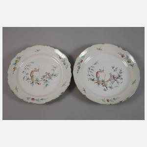 Fünf Fayenceteller mit Chinoiserien