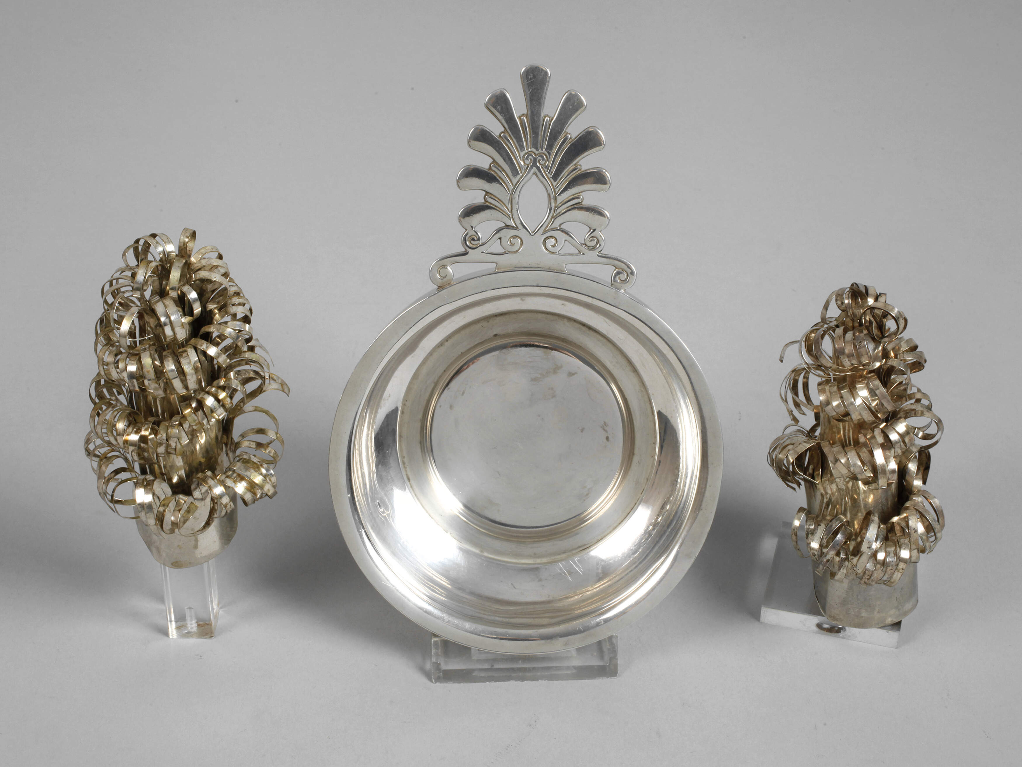 Silberschale und Paar Geflügelmanschetten