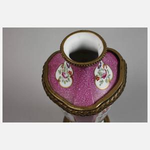 Porzellanvase mit Bronzemontierung