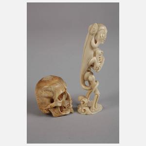 Zwei Hornschnitzereien Memento Mori