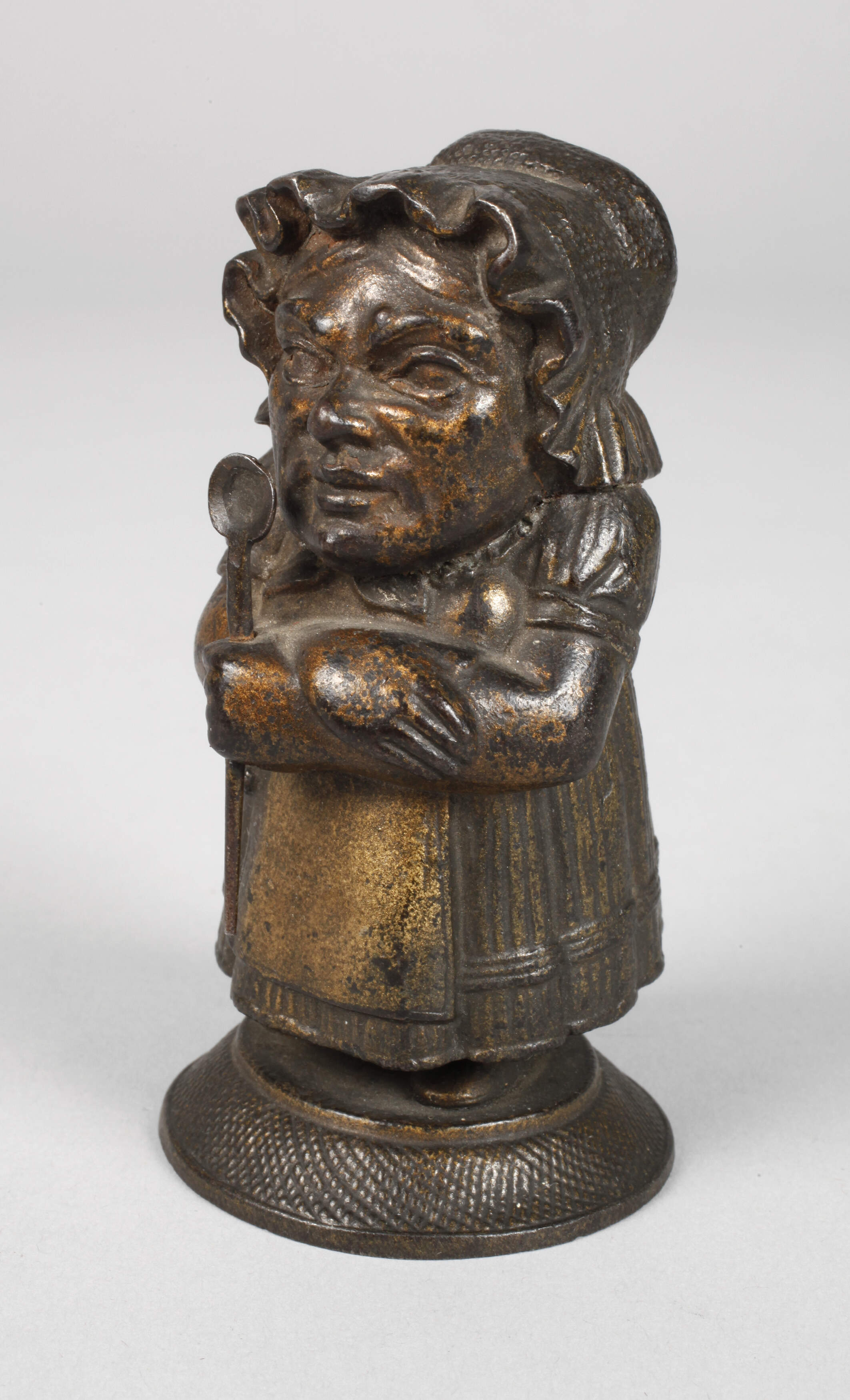 Figürlicher Zündholzhalter Hanau