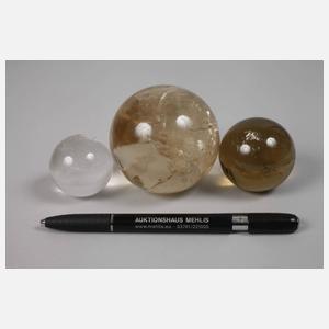 Drei Quarzkugeln