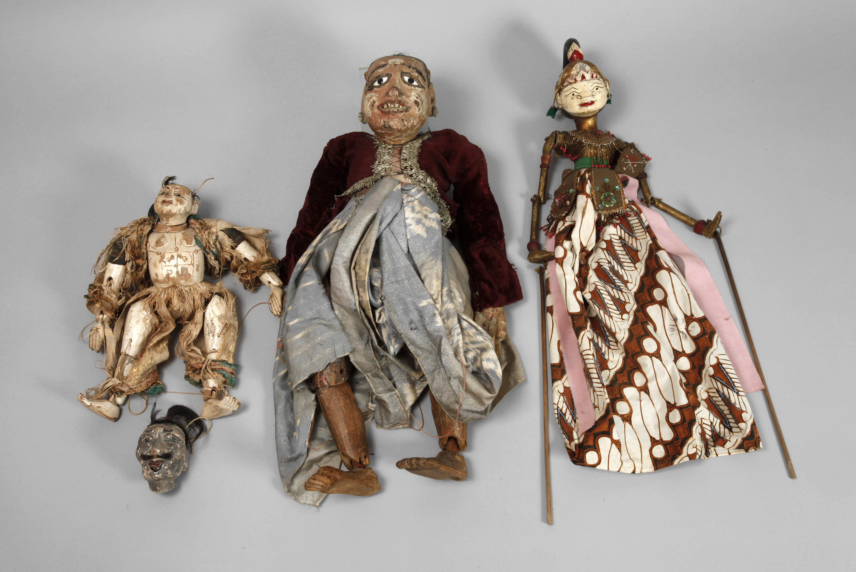 Drei historische Marionetten