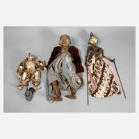Drei historische Marionetten111