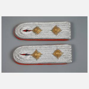 Zwei Paar Schulterklappen Wehrmacht