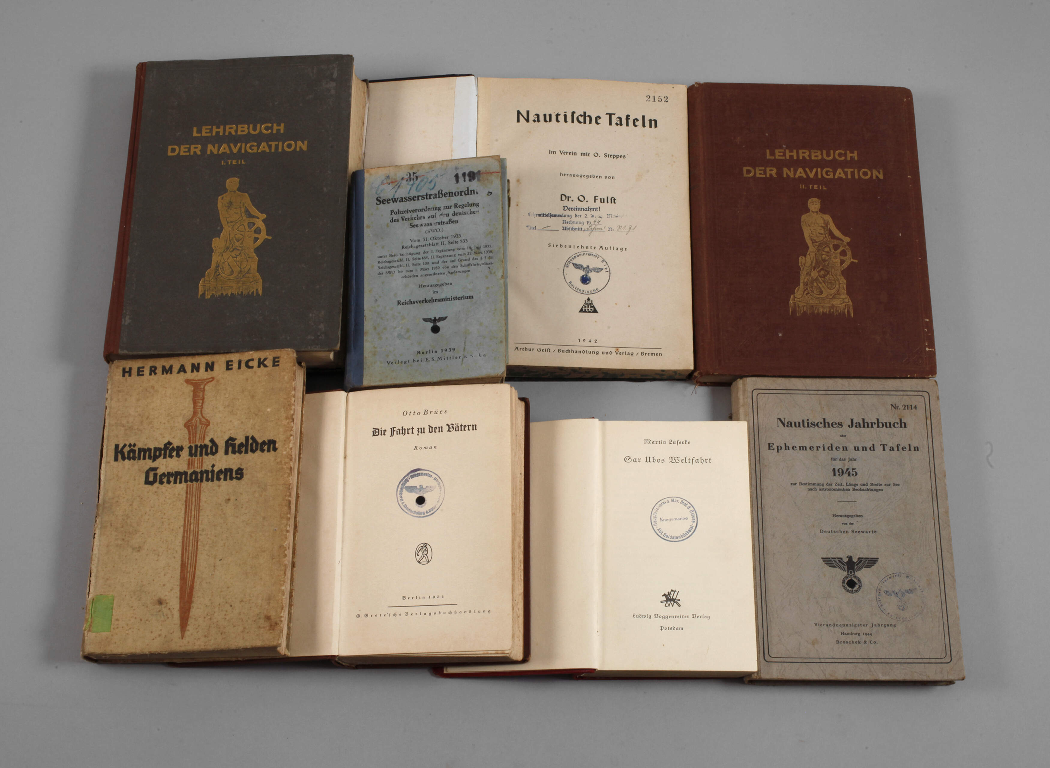 Acht Bücher Kriegsmarine