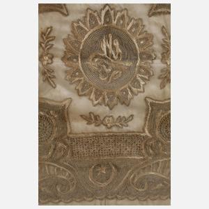 Zierdecke mit Stickerei