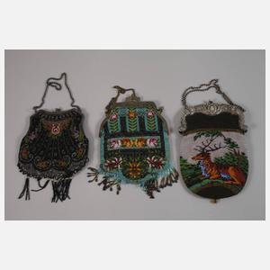 Konvolut Perltaschen und ein Silberbügel